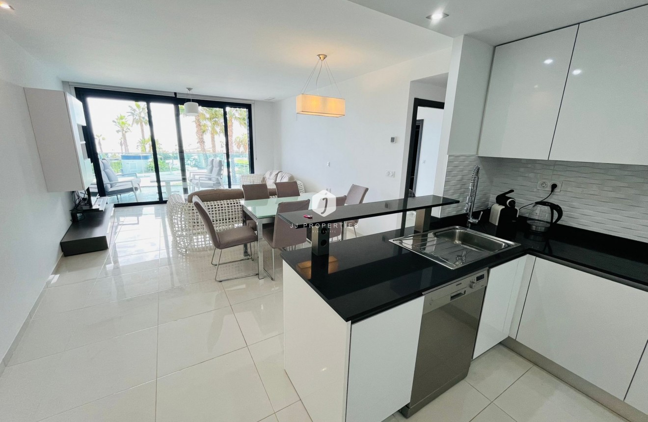 D'occasion - Appartement -
Punta Prima - Costa Blanca