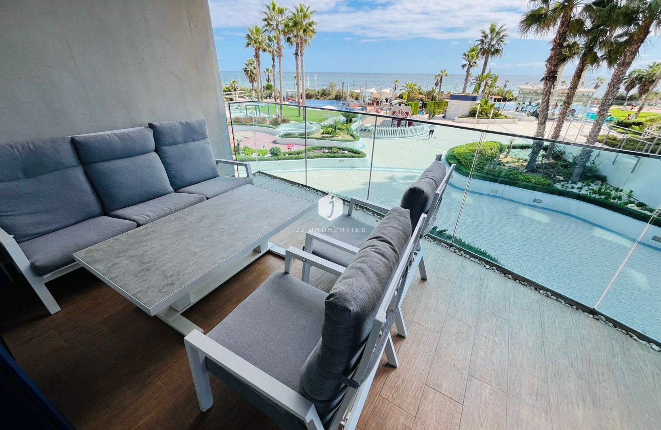 D'occasion - Appartement -
Punta Prima - Costa Blanca