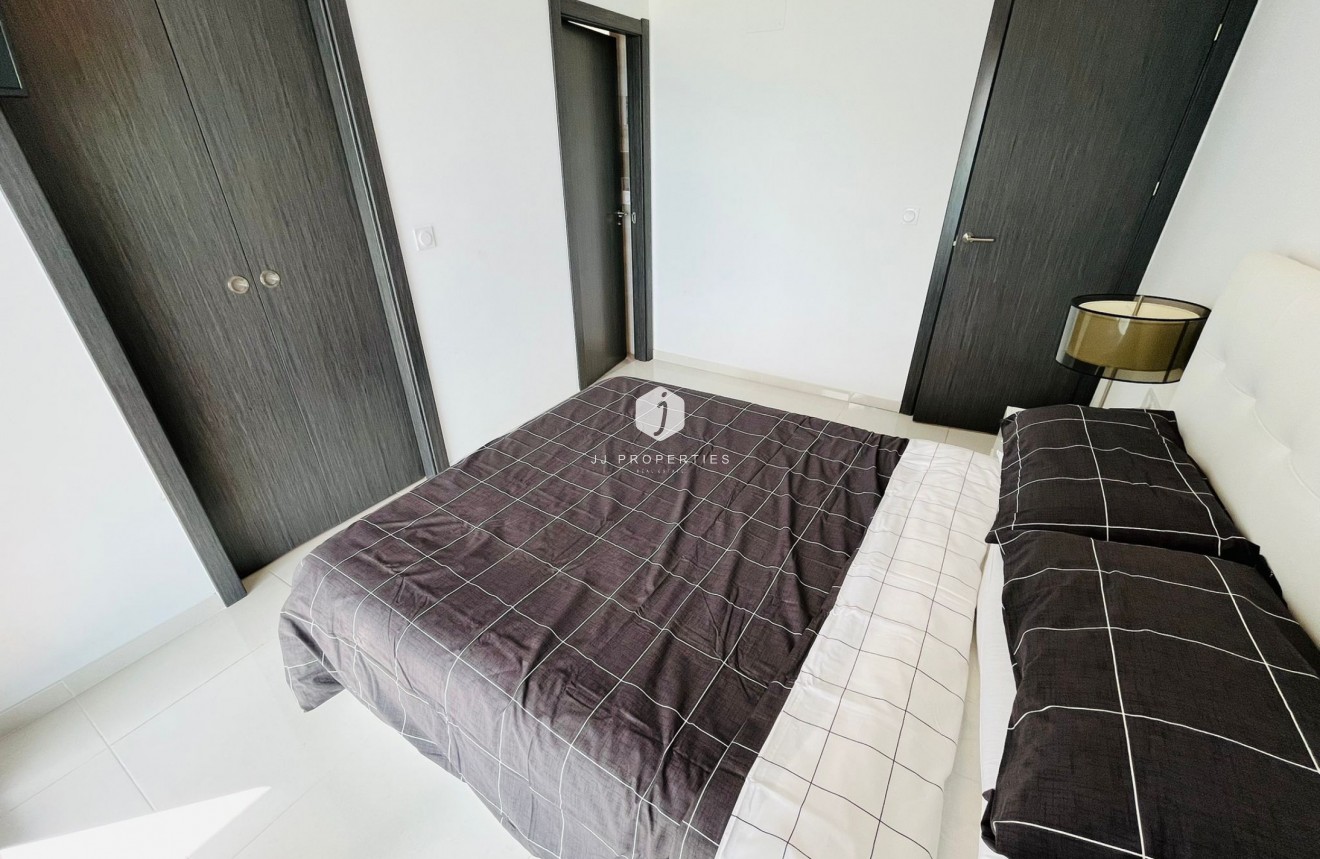 D'occasion - Appartement -
Punta Prima - Costa Blanca