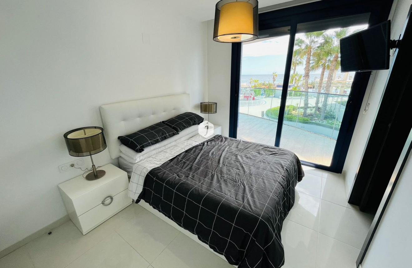 D'occasion - Appartement -
Punta Prima - Costa Blanca