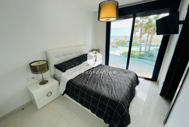 D'occasion - Appartement -
Punta Prima - Costa Blanca