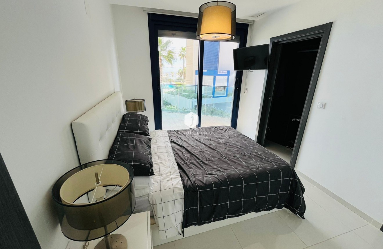 D'occasion - Appartement -
Punta Prima - Costa Blanca