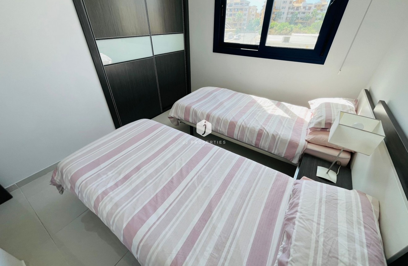 D'occasion - Appartement -
Punta Prima - Costa Blanca