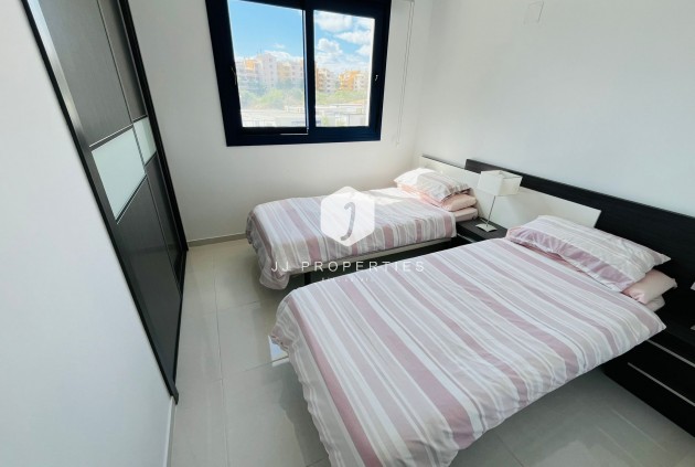 D'occasion - Appartement -
Punta Prima - Costa Blanca