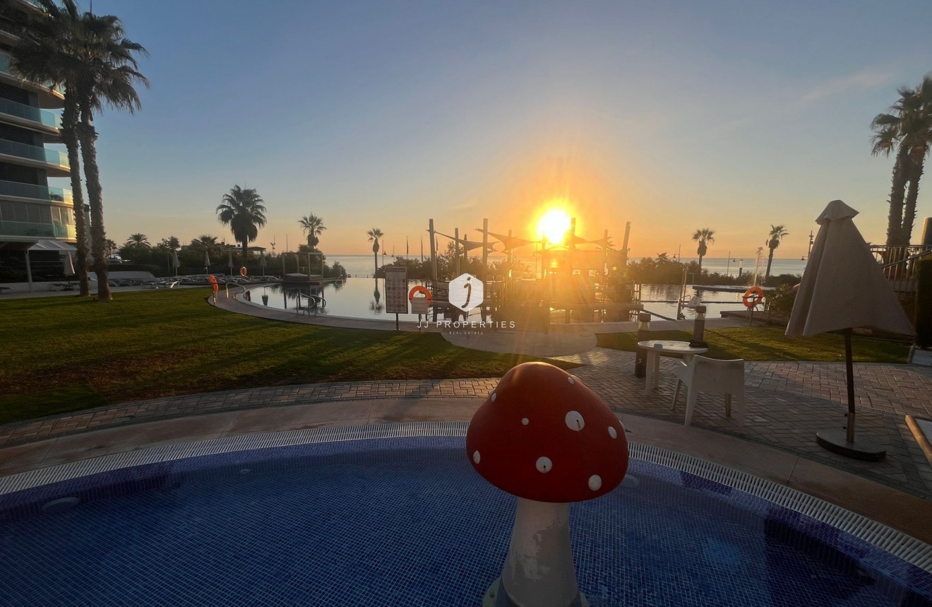 D'occasion - Appartement -
Punta Prima - Costa Blanca