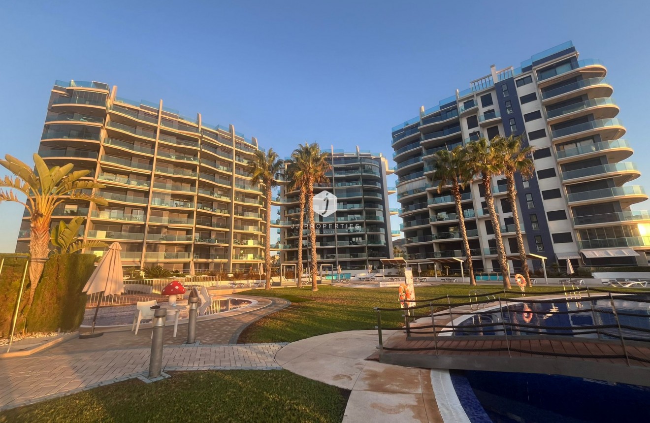 D'occasion - Appartement -
Punta Prima - Costa Blanca
