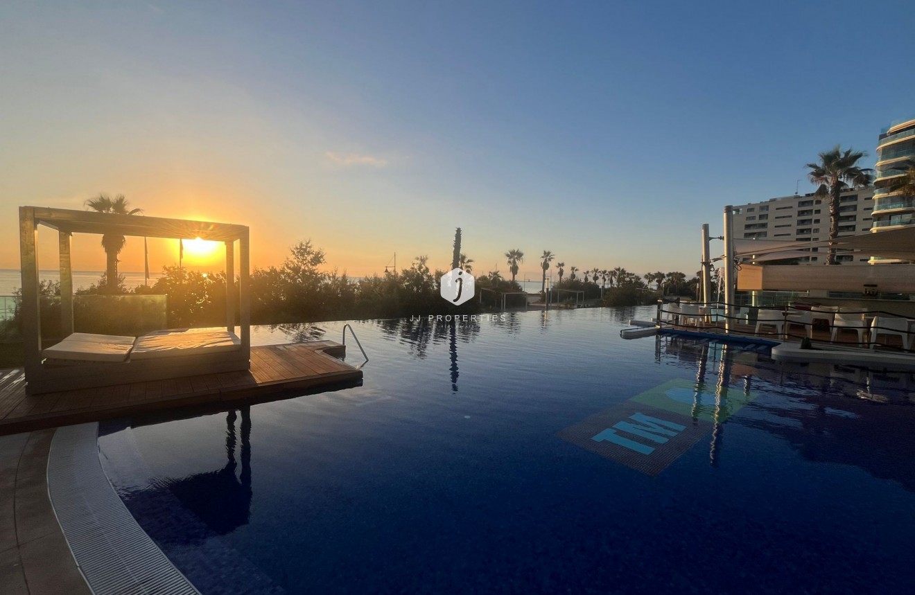 D'occasion - Appartement -
Punta Prima - Costa Blanca