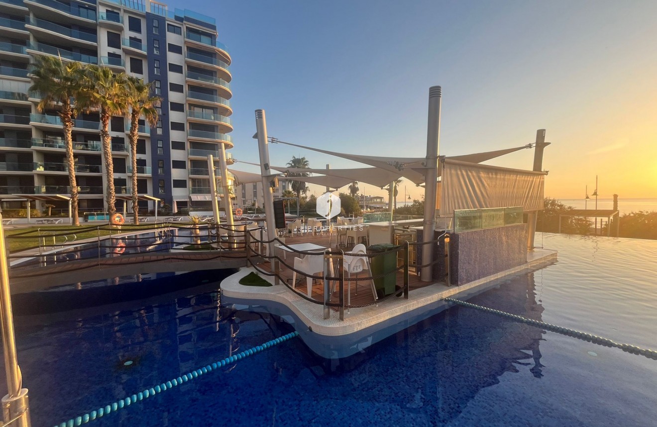 D'occasion - Appartement -
Punta Prima - Costa Blanca