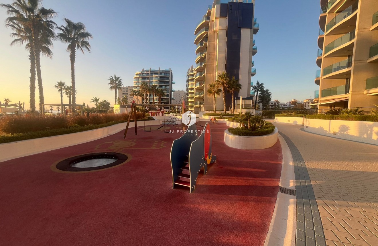 D'occasion - Appartement -
Punta Prima - Costa Blanca