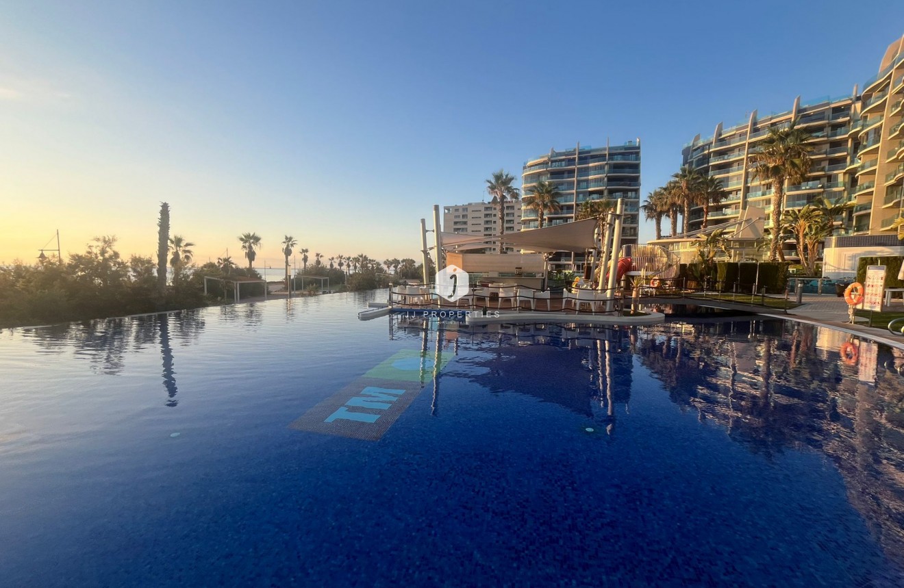 D'occasion - Appartement -
Punta Prima - Costa Blanca