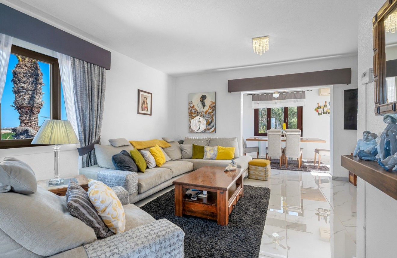 Segunda mano - Villa -
Almoradí - Inland