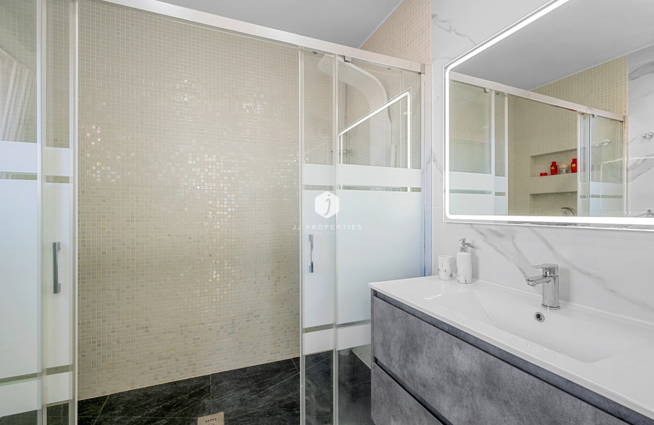 Segunda mano - Villa -
Almoradí - Inland