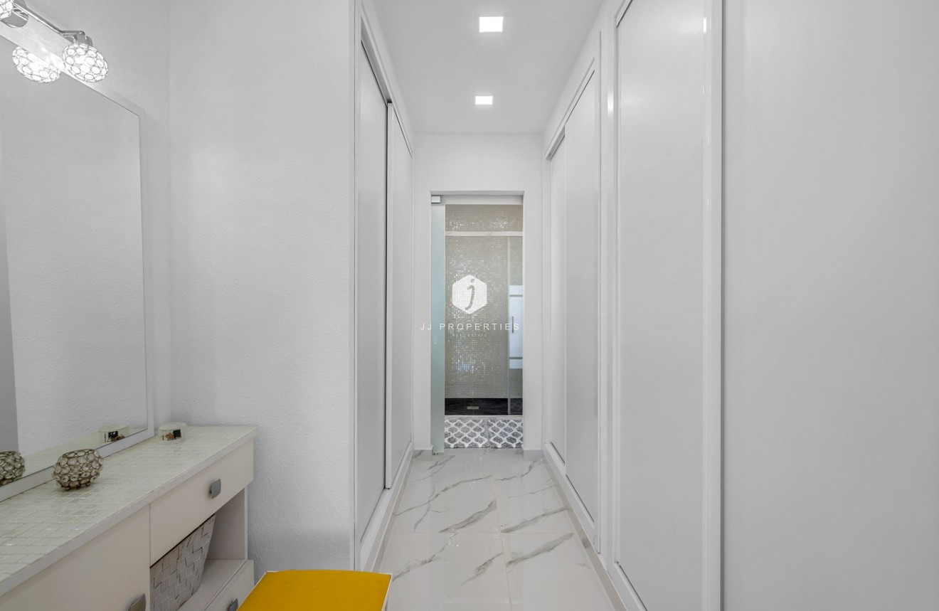 Segunda mano - Villa -
Almoradí - Inland