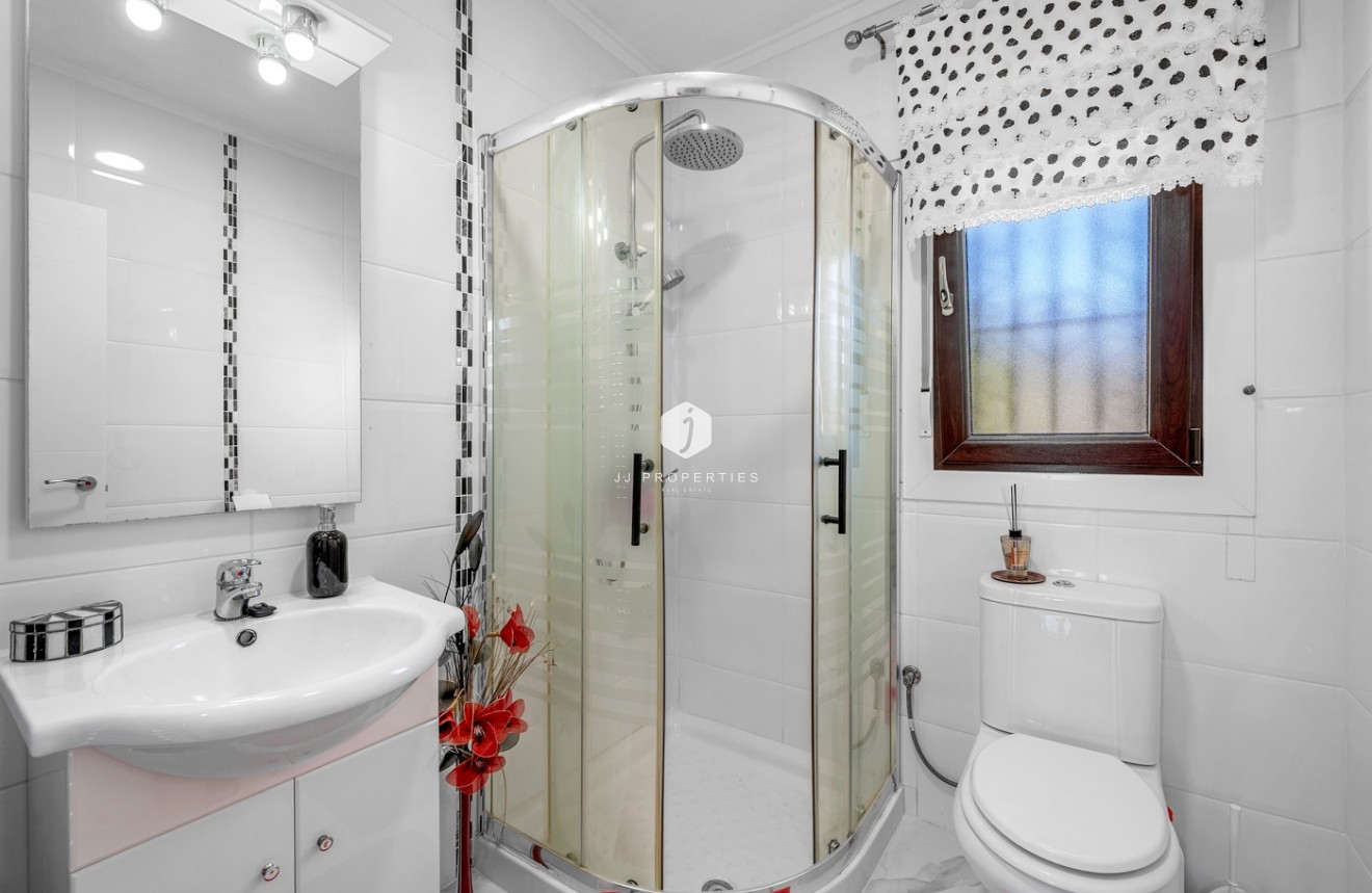 Segunda mano - Villa -
Almoradí - Inland