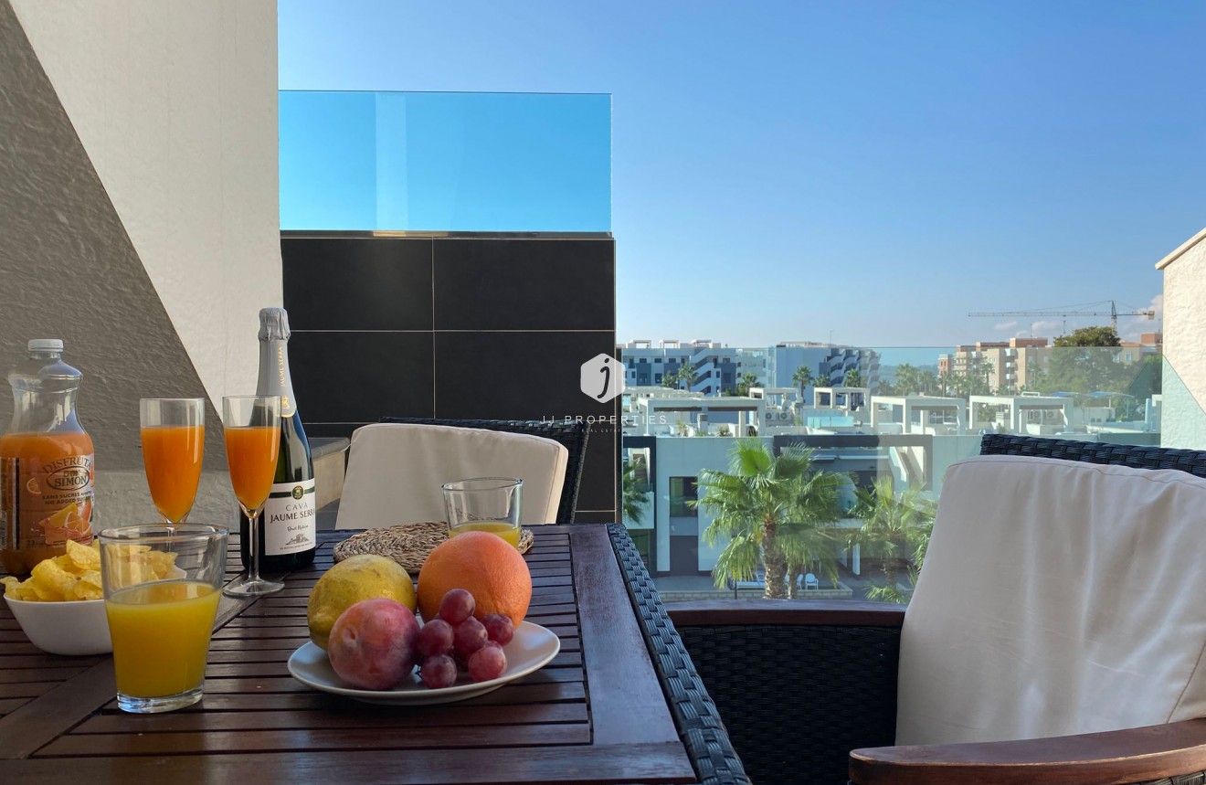 Aus zweiter Hand - Penthouse -
El Raso - Costa Blanca