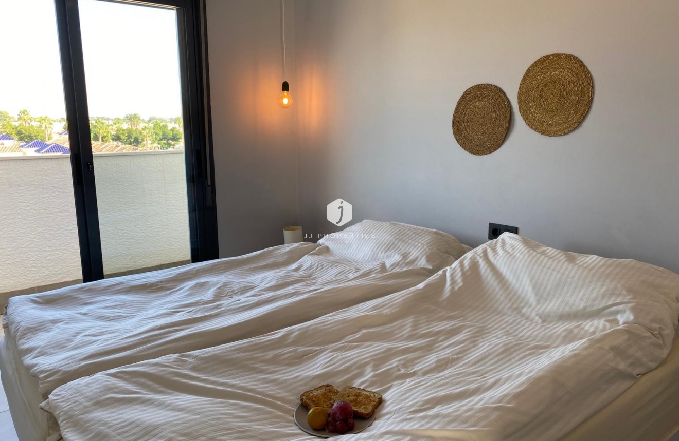 Aus zweiter Hand - Penthouse -
El Raso - Costa Blanca