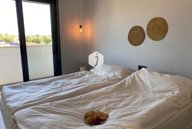 Aus zweiter Hand - Penthouse -
El Raso - Costa Blanca