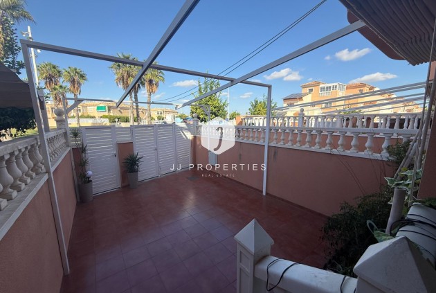 Segunda mano - Chalet -
Torrevieja - El Limonar