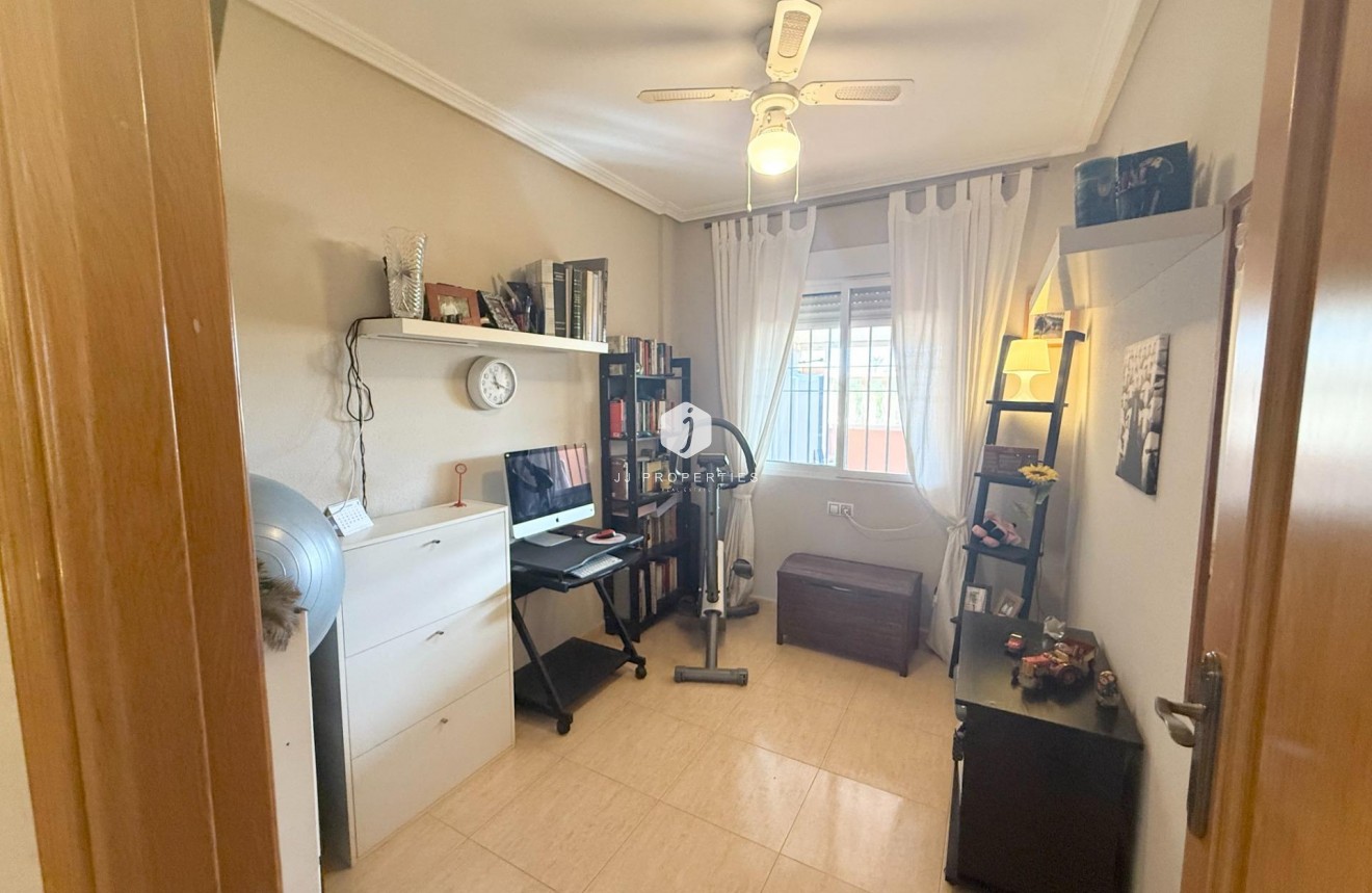 Segunda mano - Chalet -
Torrevieja - El Limonar