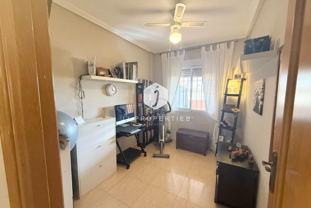 Segunda mano - Chalet -
Torrevieja - El Limonar