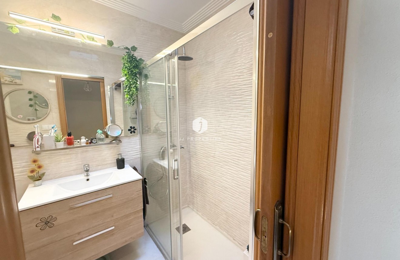 Segunda mano - Chalet -
Torrevieja - El Limonar