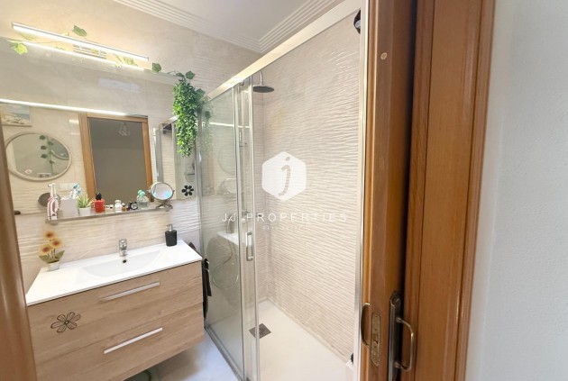 Segunda mano - Chalet -
Torrevieja - El Limonar