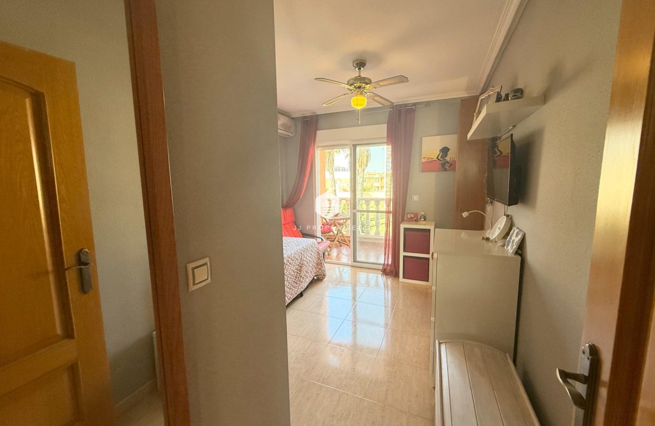 Segunda mano - Chalet -
Torrevieja - El Limonar