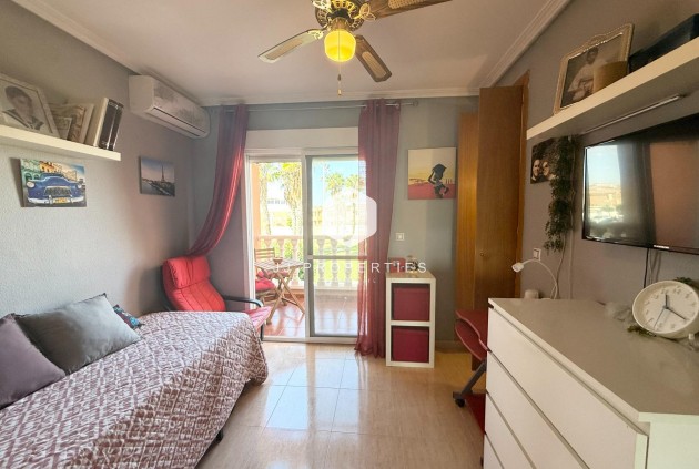 Segunda mano - Chalet -
Torrevieja - El Limonar