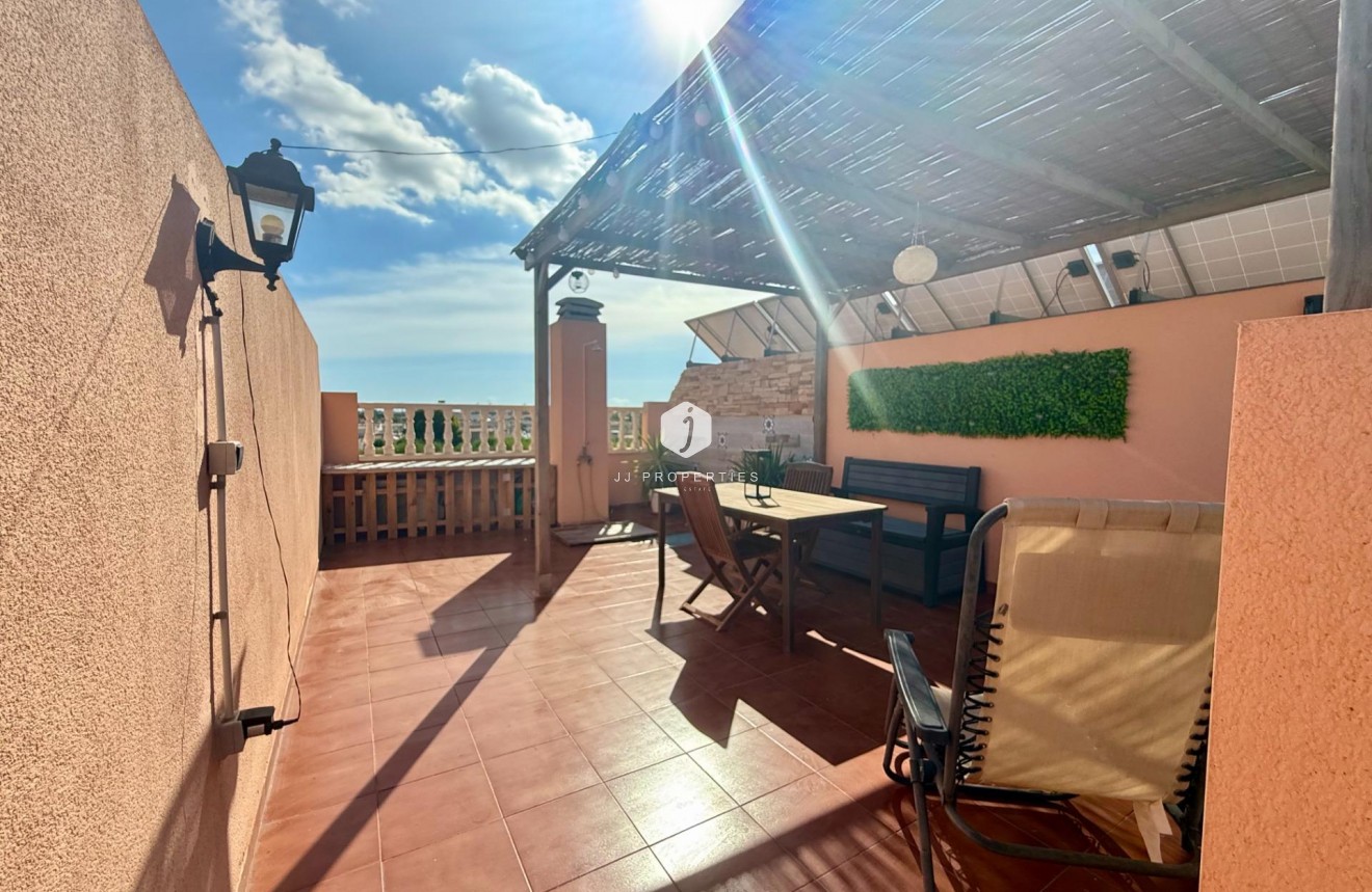 Segunda mano - Chalet -
Torrevieja - El Limonar