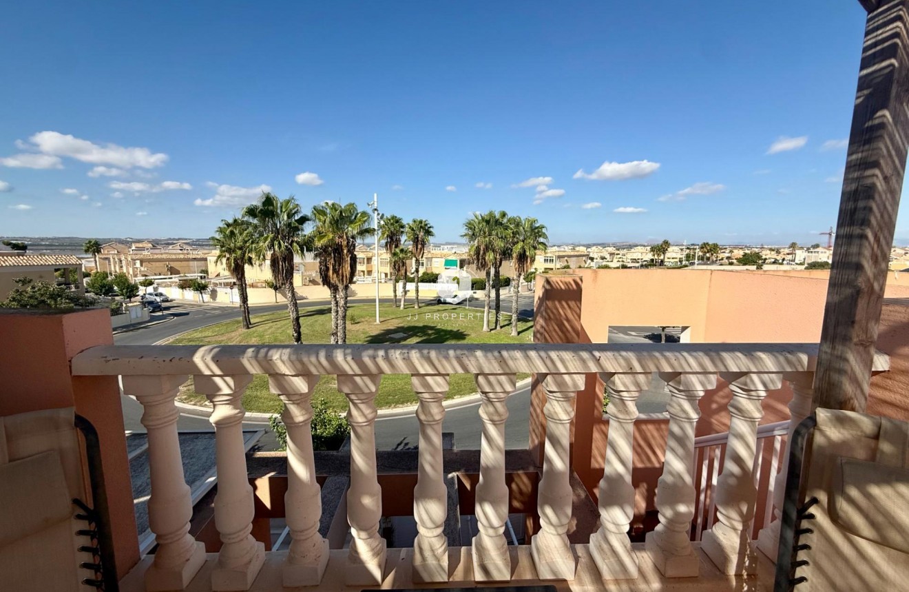 Segunda mano - Chalet -
Torrevieja - El Limonar