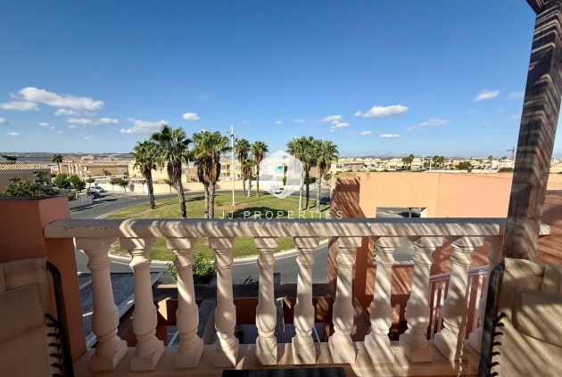 Segunda mano - Chalet -
Torrevieja - El Limonar