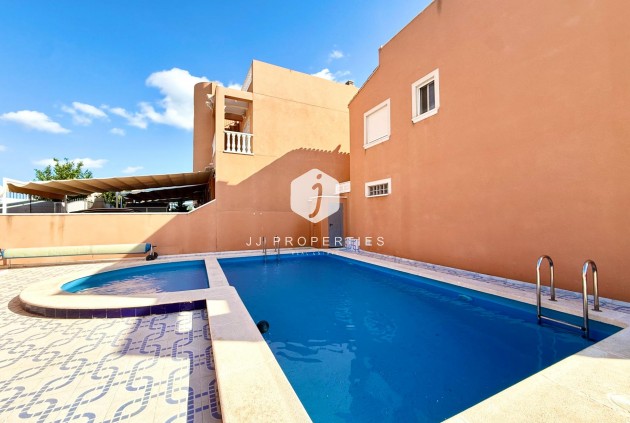 Segunda mano - Chalet -
Torrevieja - El Limonar