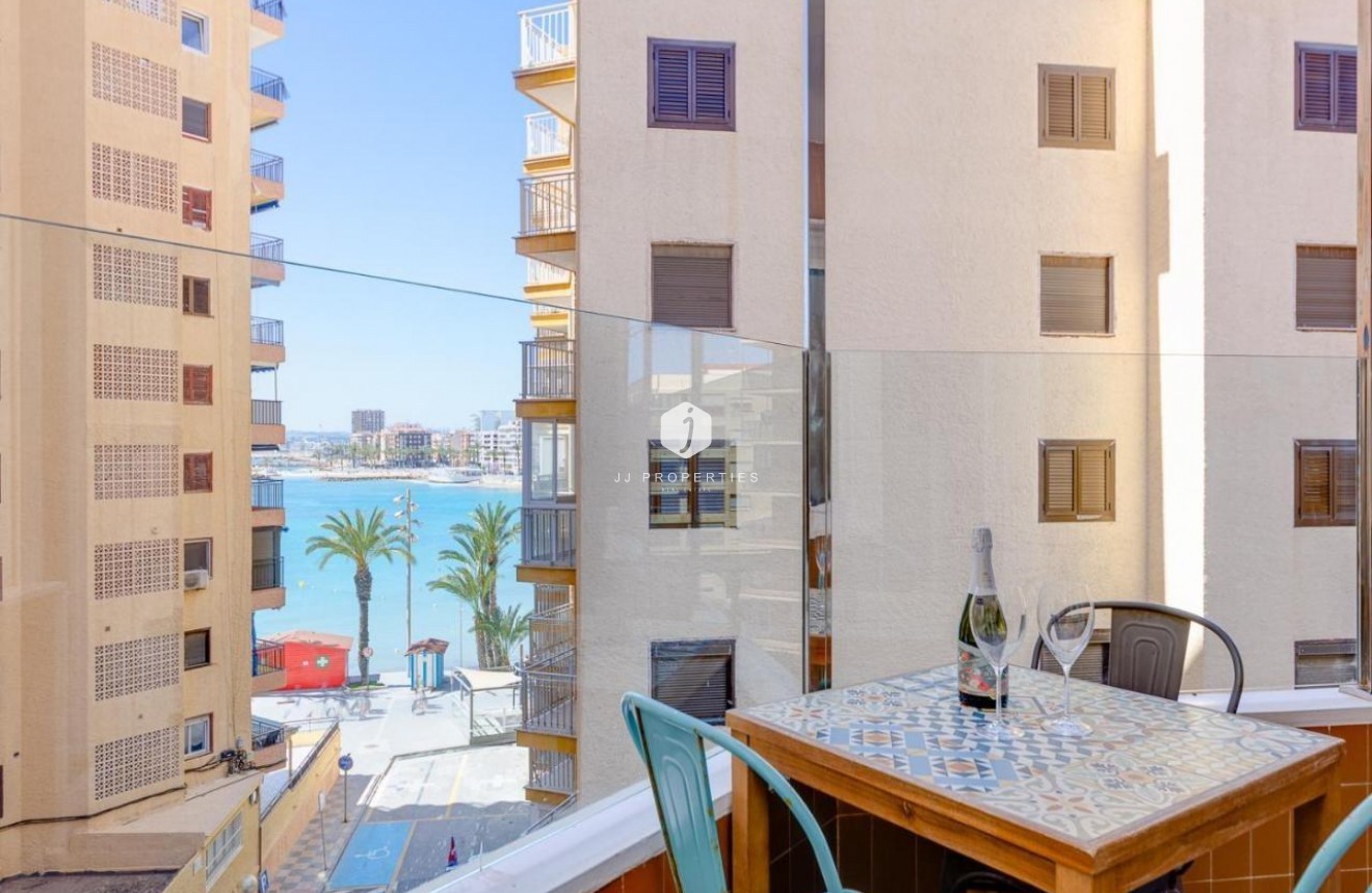 D'occasion - Appartement -
Torrevieja - Playa del Cura