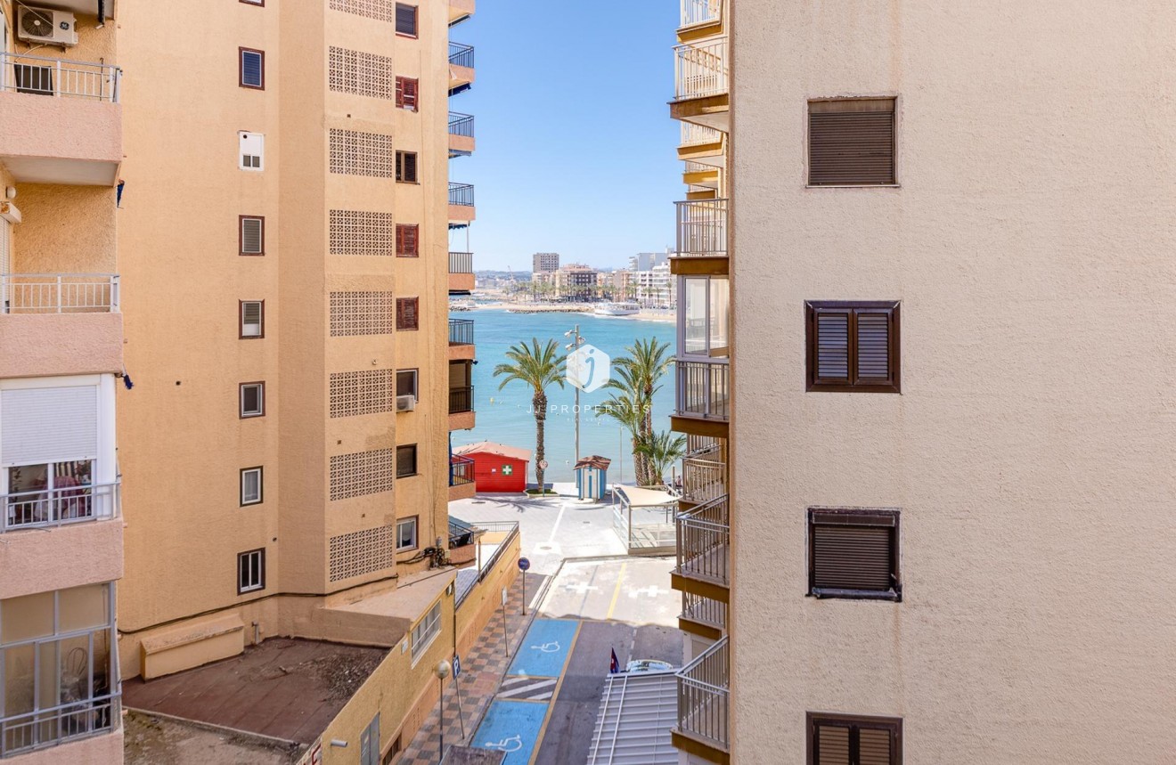 D'occasion - Appartement -
Torrevieja - Playa del Cura