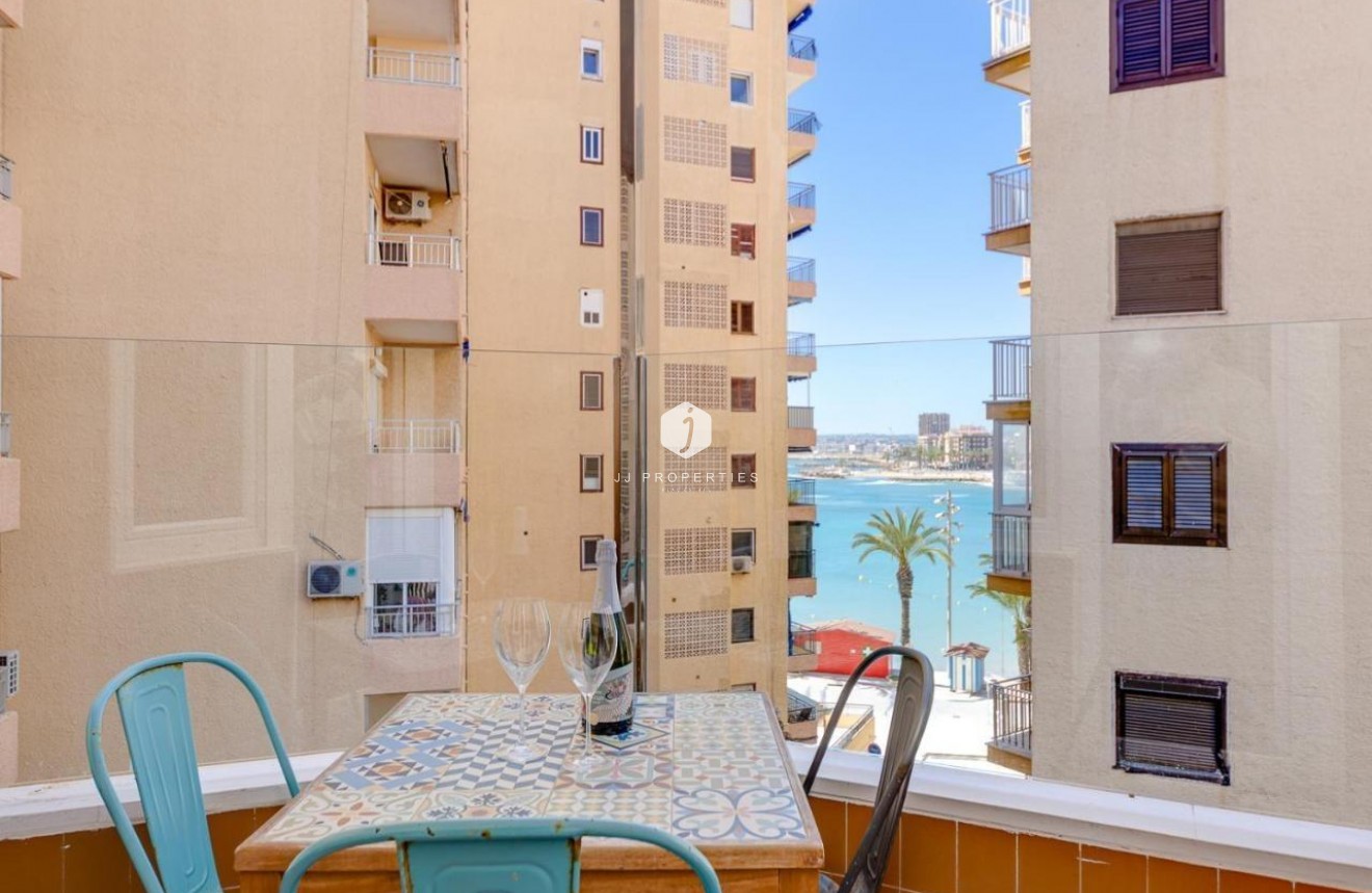 D'occasion - Appartement -
Torrevieja - Playa del Cura