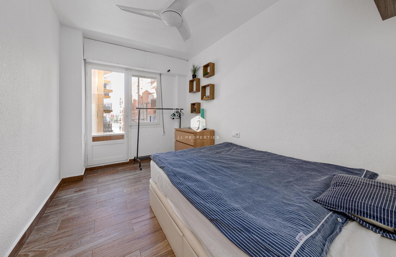 D'occasion - Appartement -
Torrevieja - Playa del Cura