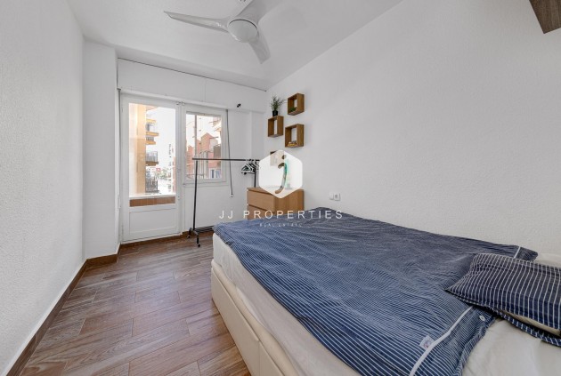 D'occasion - Appartement -
Torrevieja - Playa del Cura