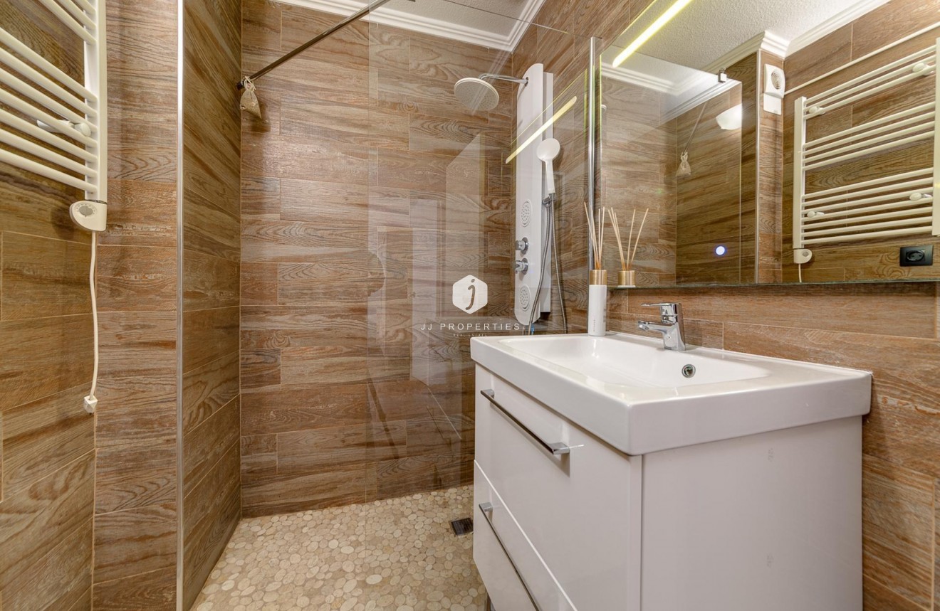 D'occasion - Appartement -
Torrevieja - Playa del Cura