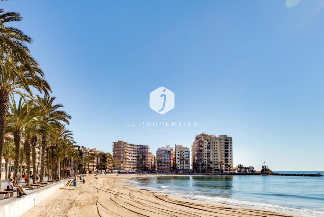 D'occasion - Appartement -
Torrevieja - Playa del Cura