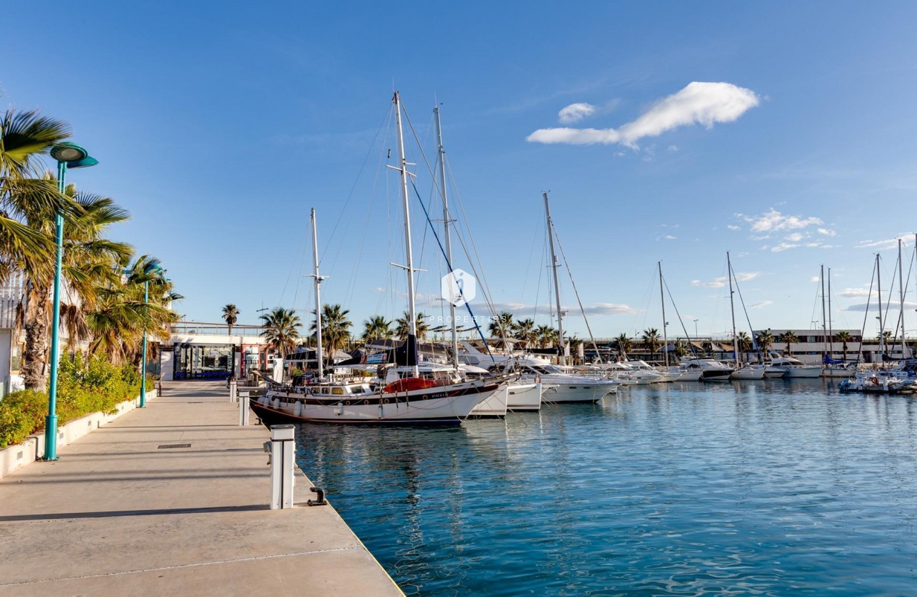 D'occasion - Appartement -
Torrevieja - Playa del Cura