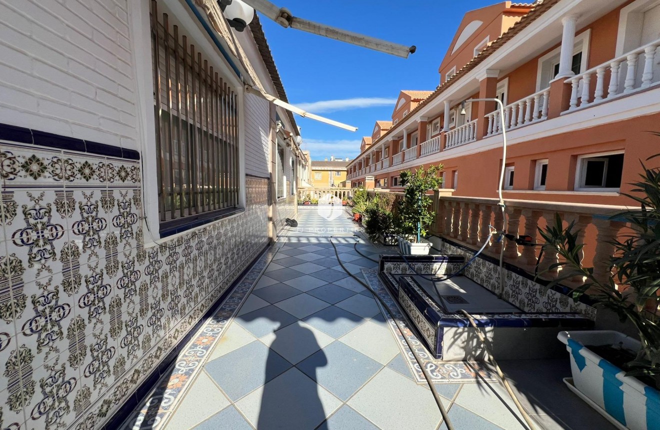 Tweedehands - Chalet -
Torrevieja - La Mata