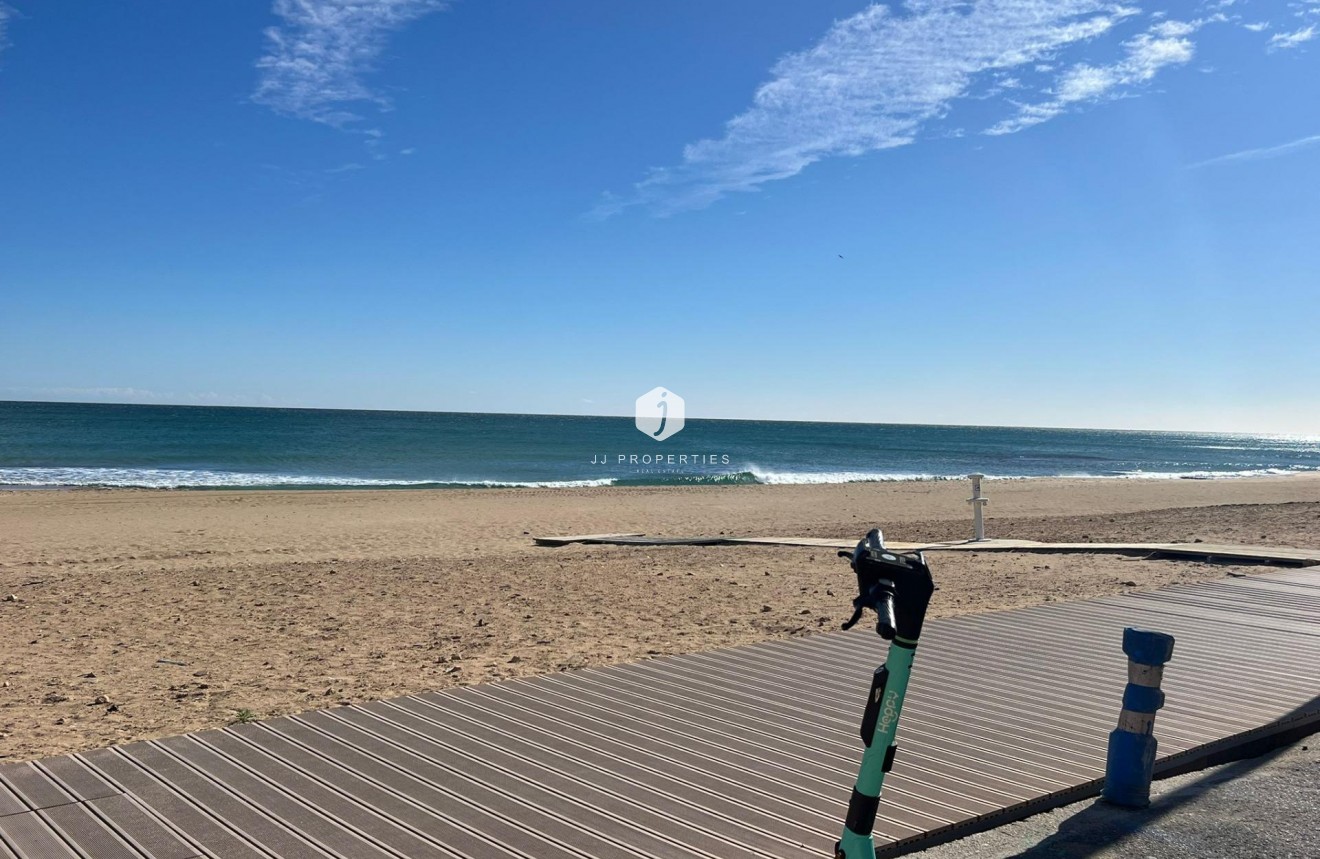 Tweedehands - Chalet -
Torrevieja - La Mata