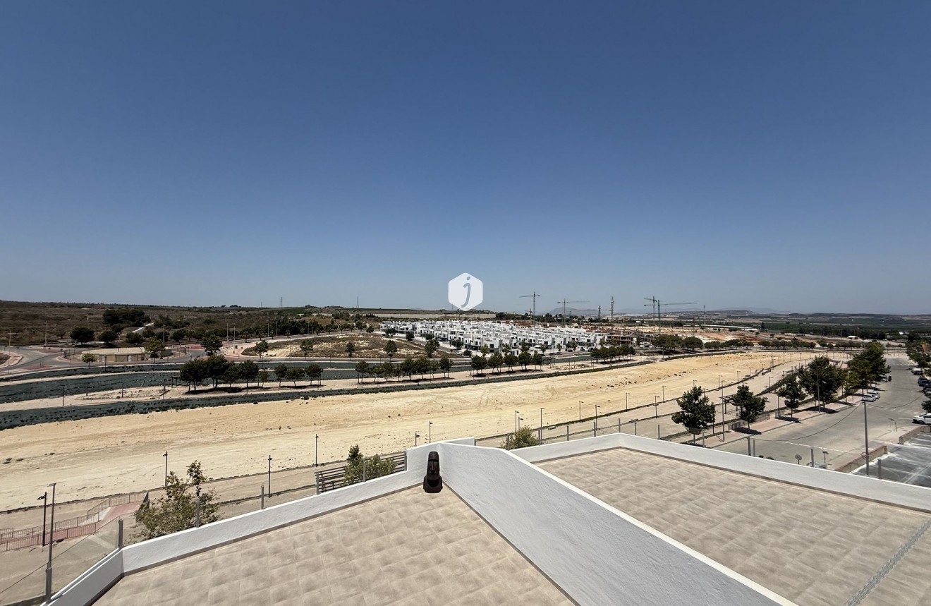 Segunda mano - Ático -
San Miguel de Salinas - Inland