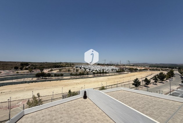 Segunda mano - Ático -
San Miguel de Salinas - Inland