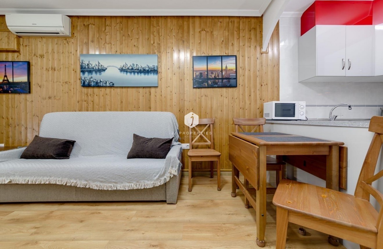 Resale - Apartment / flat -
Torrevieja - Playa de los Locos