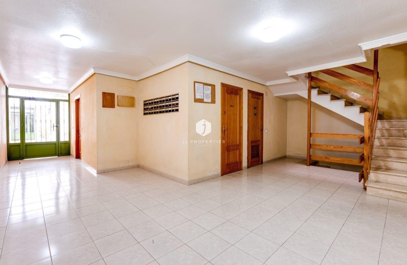 Resale - Apartment / flat -
Torrevieja - Playa de los Locos