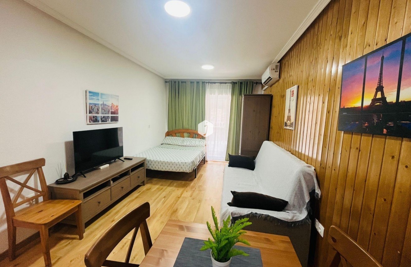 Resale - Apartment / flat -
Torrevieja - Playa de los Locos