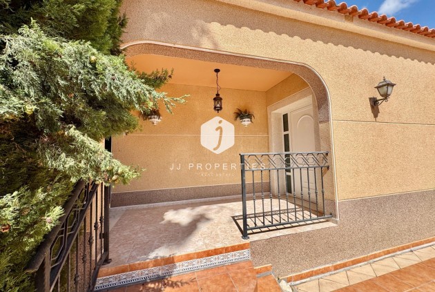 Segunda mano - Villa -
Dolores - Cmno. Escorredor