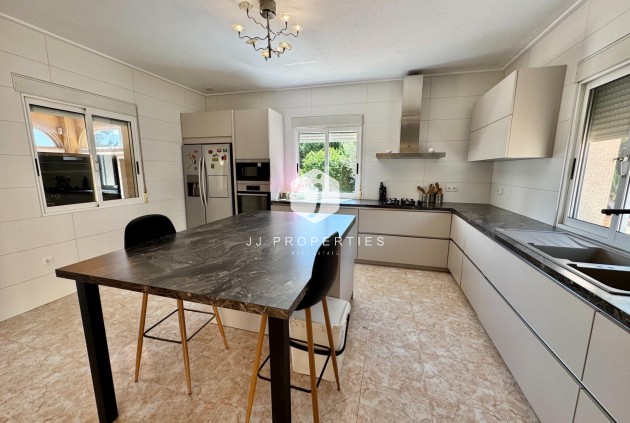 Segunda mano - Villa -
Dolores - Cmno. Escorredor