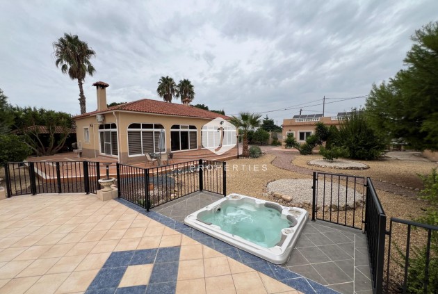 Segunda mano - Villa -
Dolores - Cmno. Escorredor